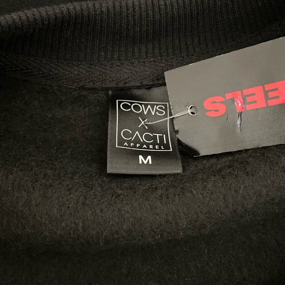 New COWS X CACTI Womens Black Crop Sweatshirt Rainbow Mountain Graphic Medium - Picture 7 of 9